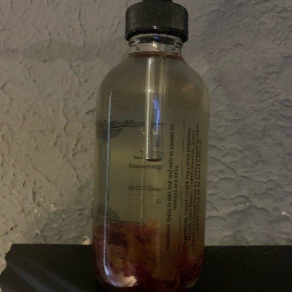 *NEW MoonCosmetics ROSE OIL
**VEGAN APPROVED** - Picture 2 of 3